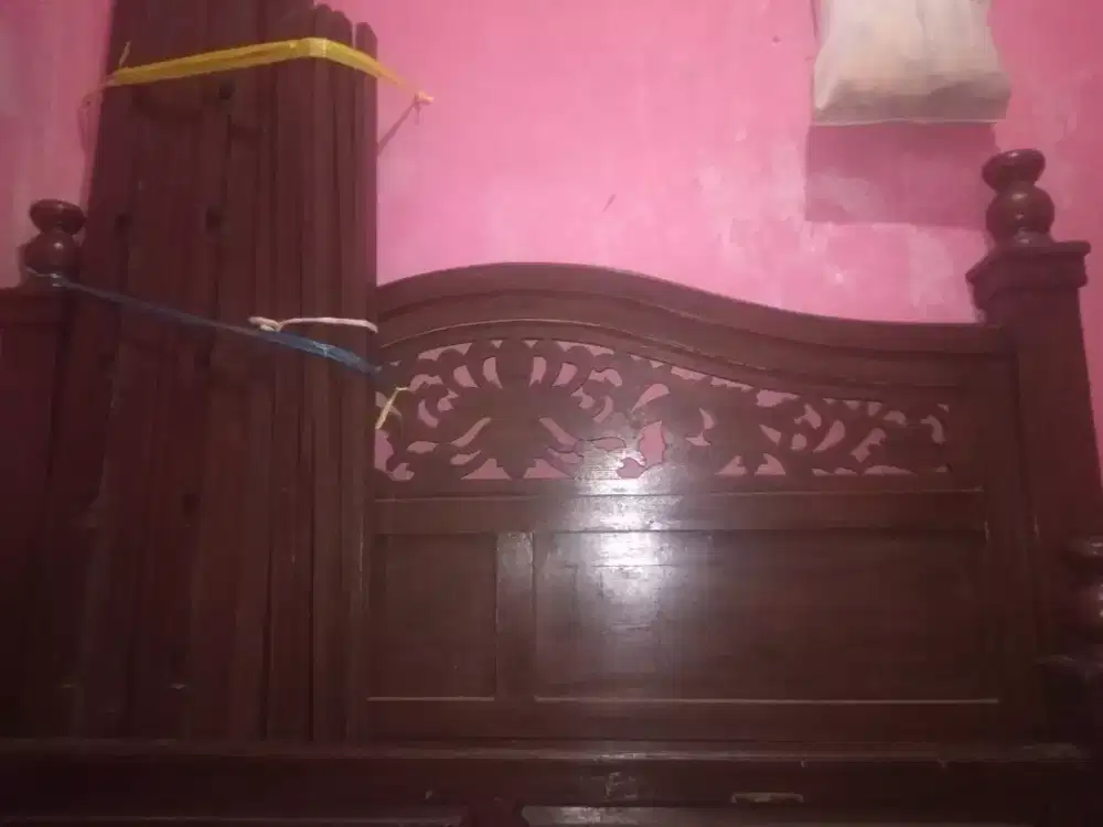 Dijual dipan tempat tidur kayu jati asli