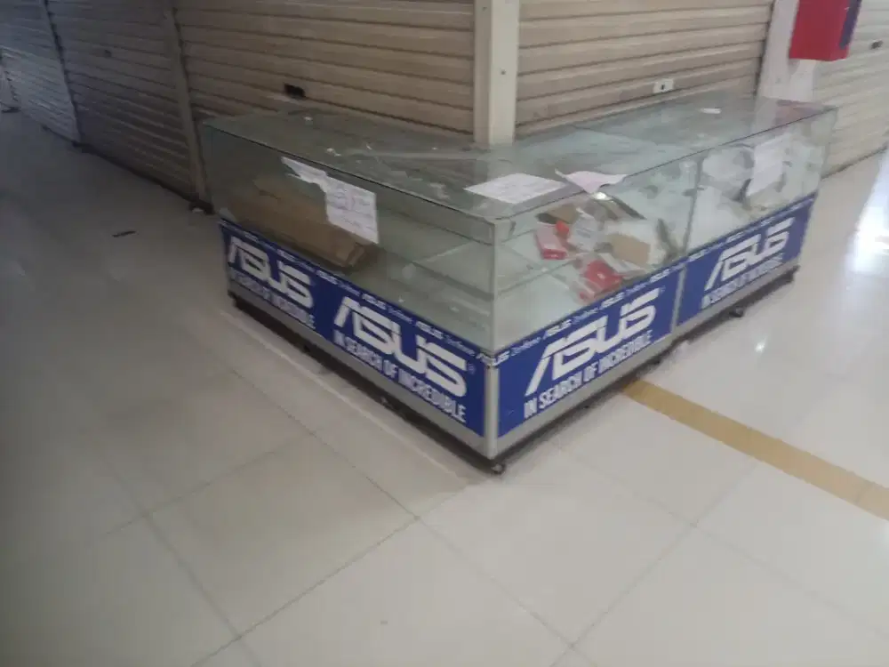 Dijual bekas konter hp etalase ukuran besar