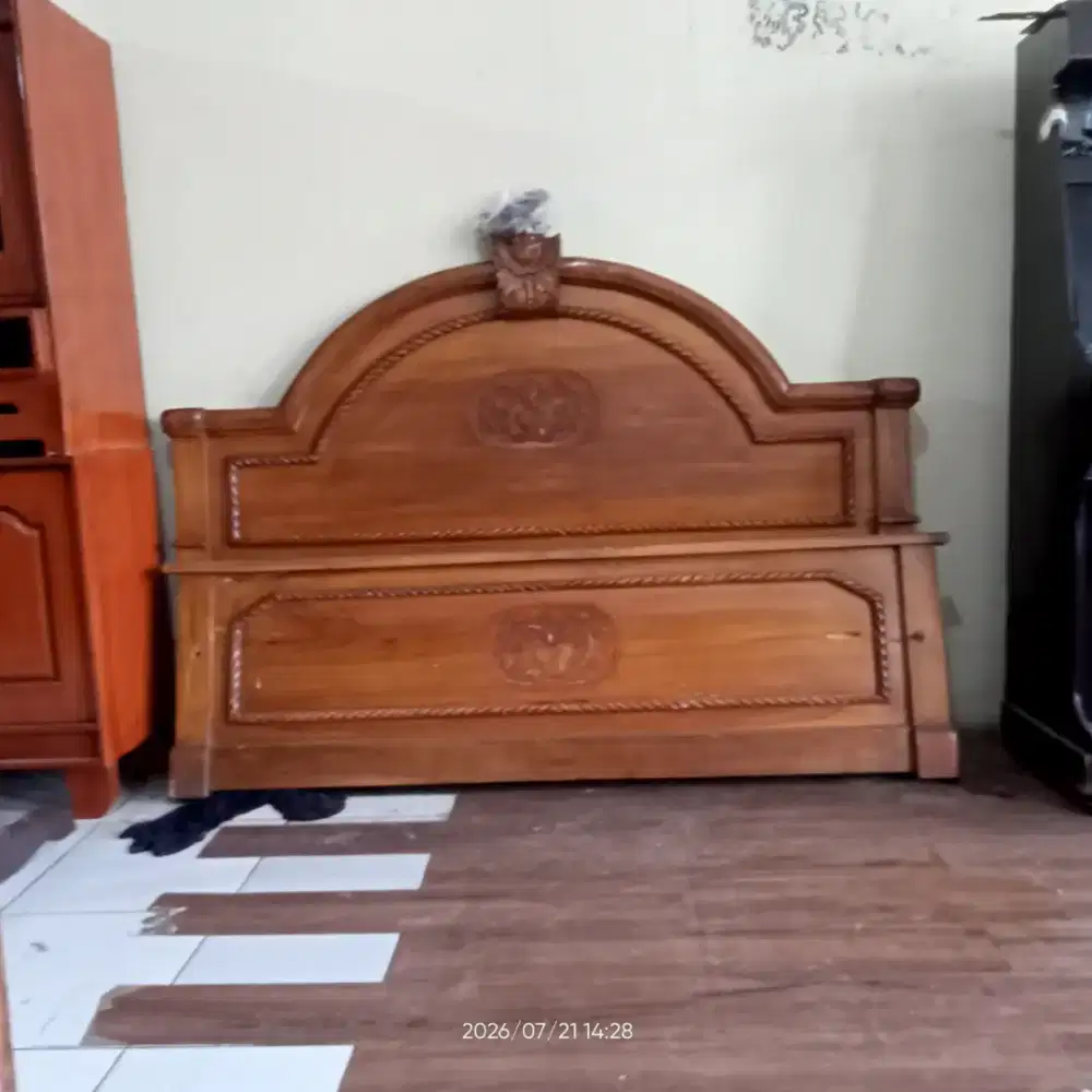 1 ranjang dipan tempat tidur kayu jati ukir bekas dah melamin