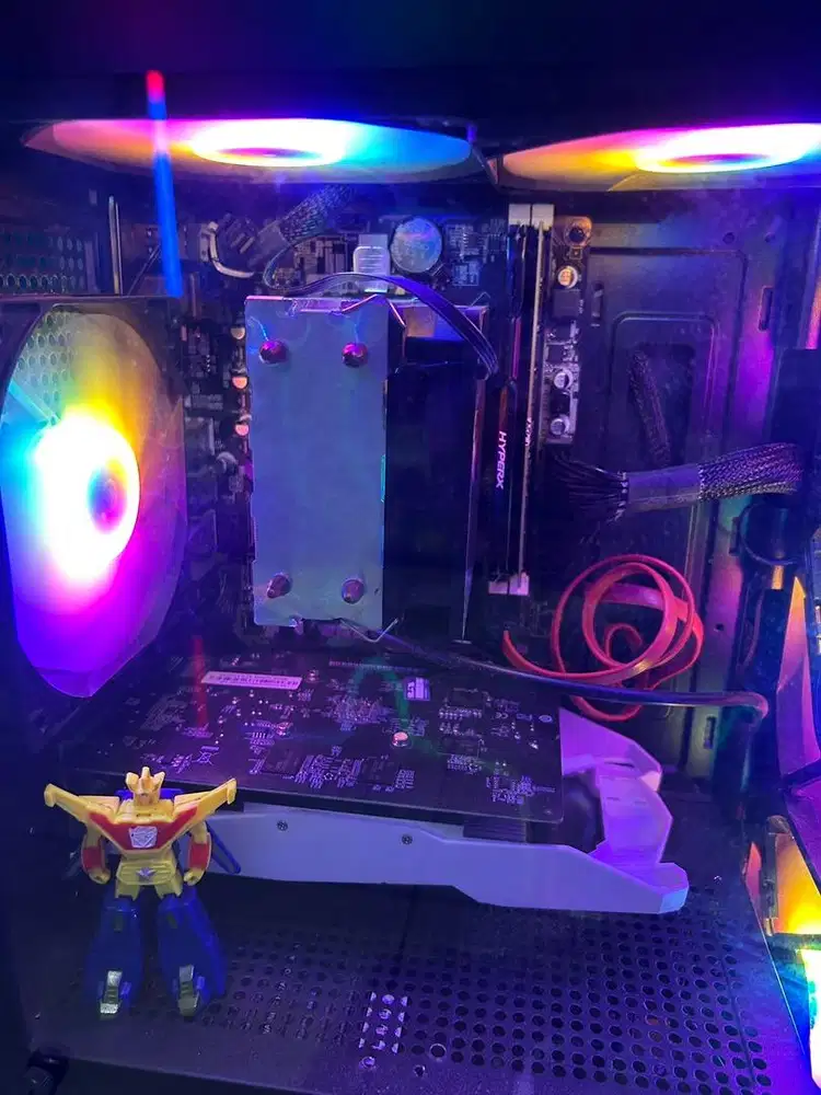 komputer siap colok ke monitor