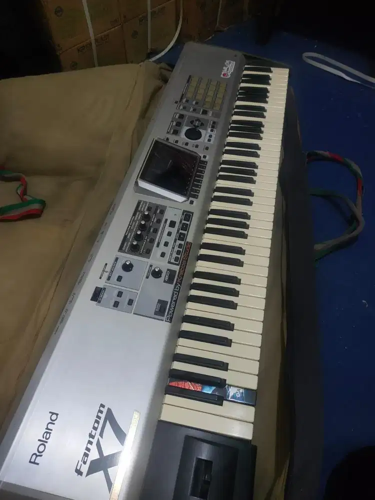 Roland Fantom X7 bekas