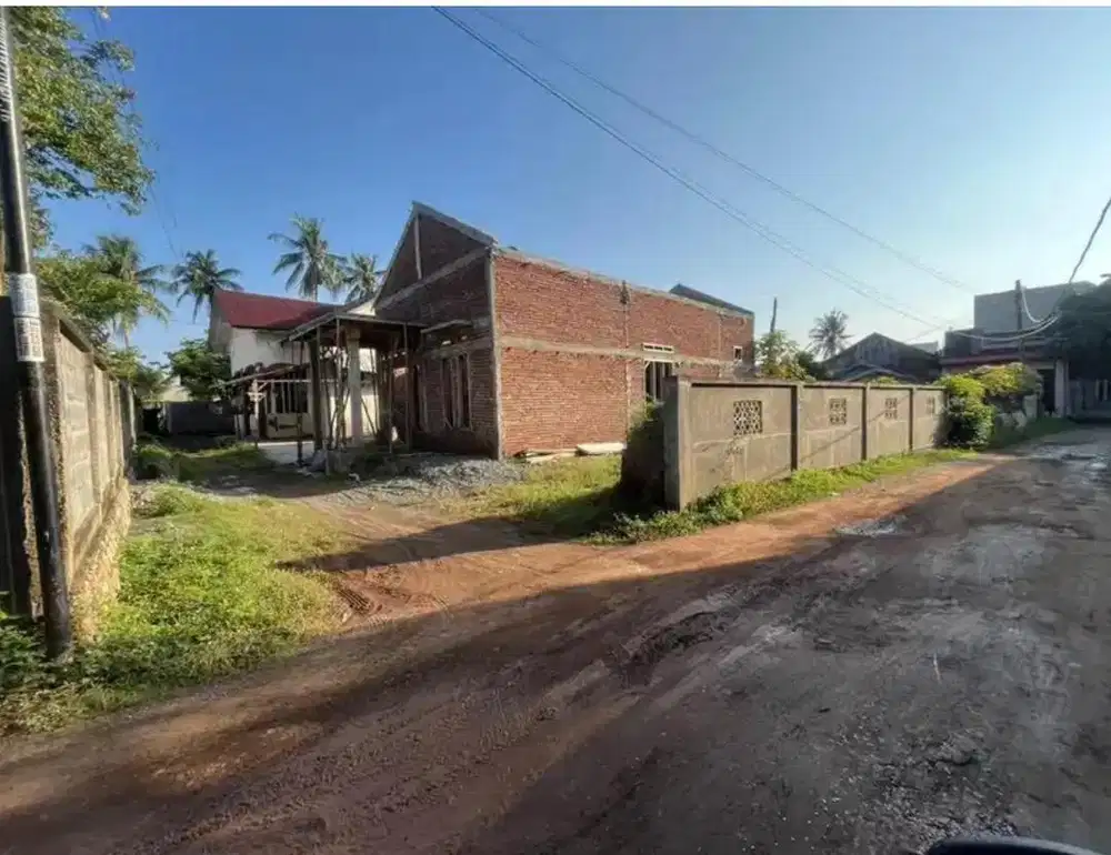 Tanah luas 468.M.plus rumah 3 unit gp batoh 100.M.dari jln 2 jalur