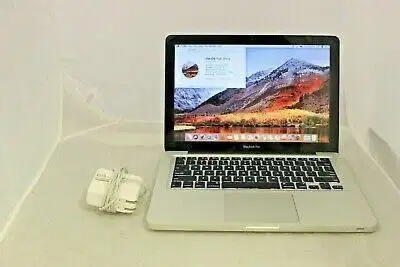 Laptop Apple MacBook Pro dan Charger tanpa dus