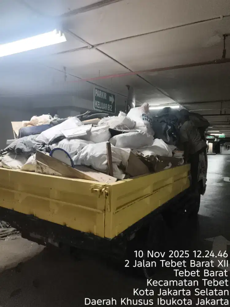 Jasa buang puing dan sampah proyek