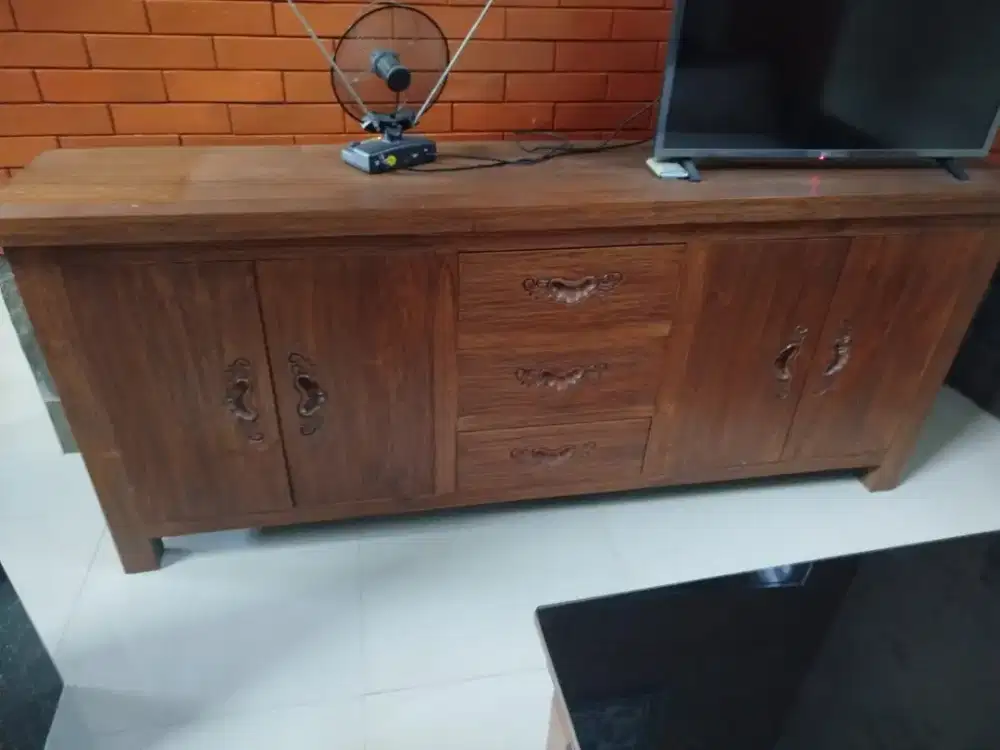 Buffet lemari dan laci jati