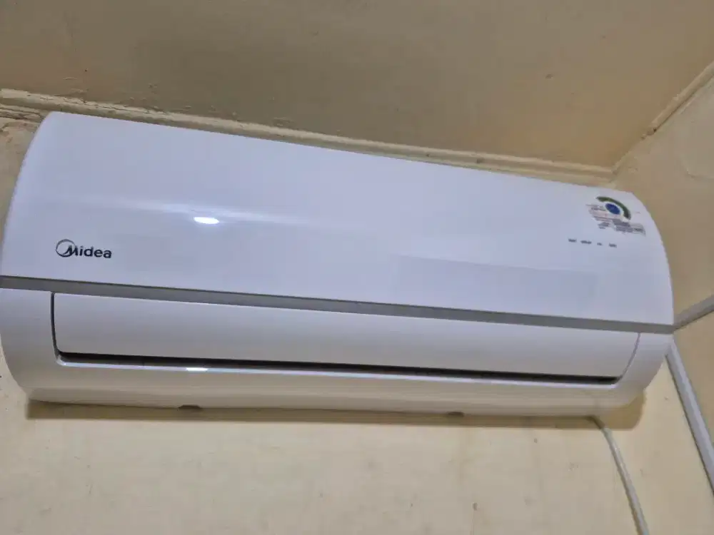 AC Midea 1/2 PK