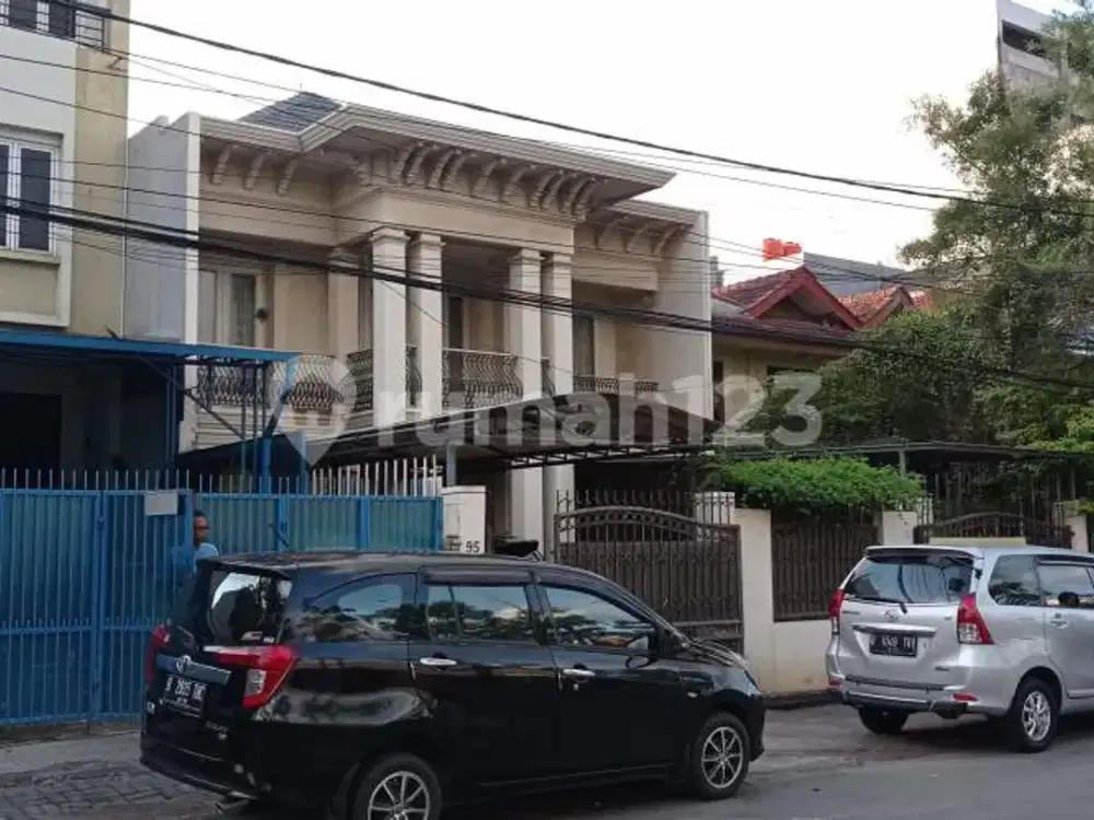 Rumah Besar Klasik Mewah Cocok Untuk Usaha Di Kelapa Gading