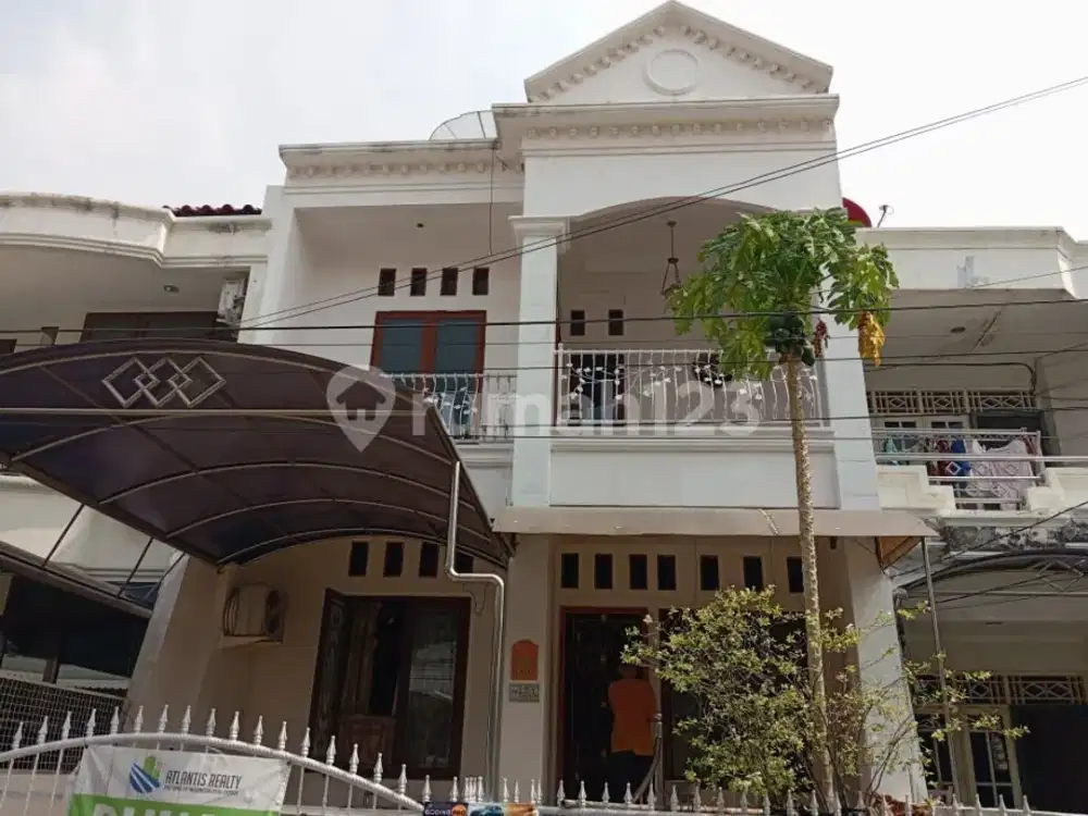 Jual Cepat....Bu...Rumah Minimalis....Rapi...4 Kamar...2 Lantai....Di Kelapa Gading