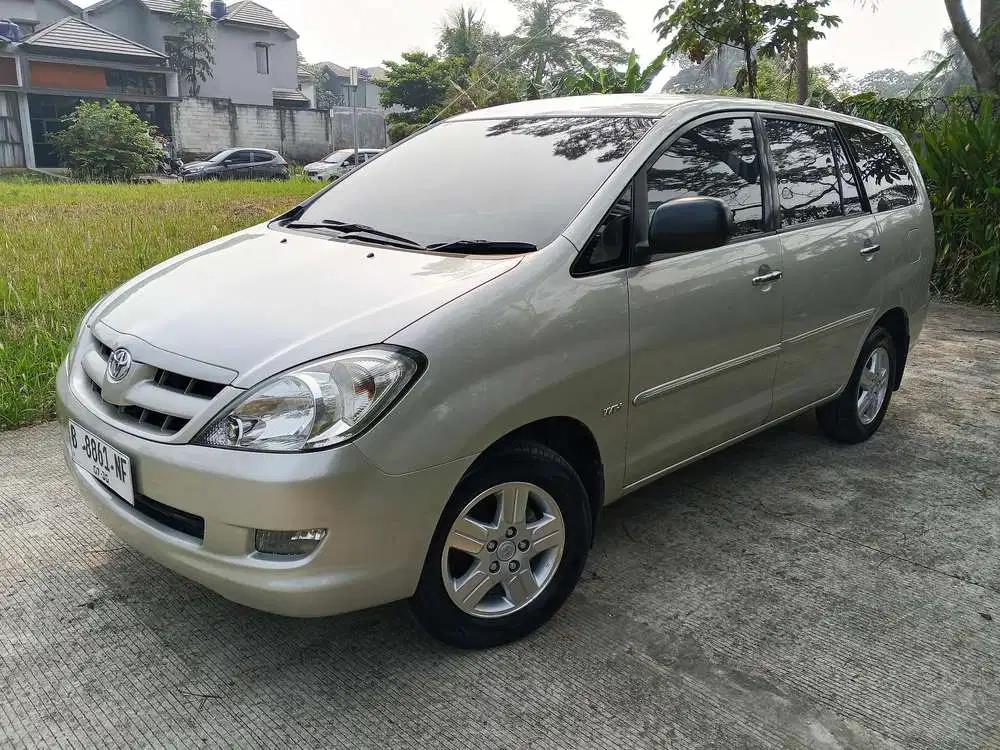 Toyota Kijang Innova 2005 Bensin