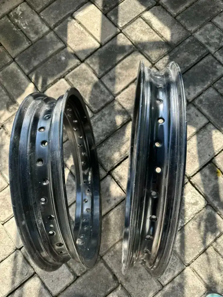 Bismillah
Jual Velg DID Alumunium original Jepang 1 set ring 19 dan 17