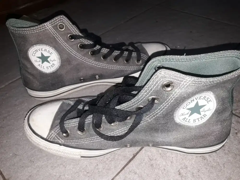 Sepatu pria high converse abu