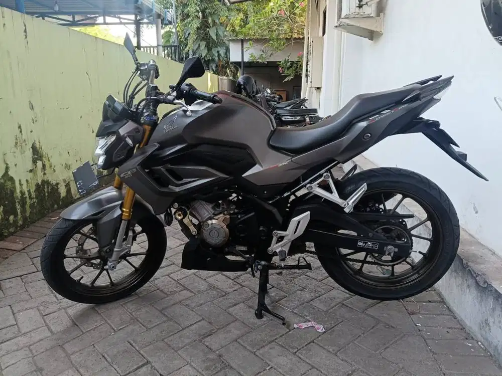 HONDA CB 150 R WARNA SILVER MURAH WILAYAH SURABAYA