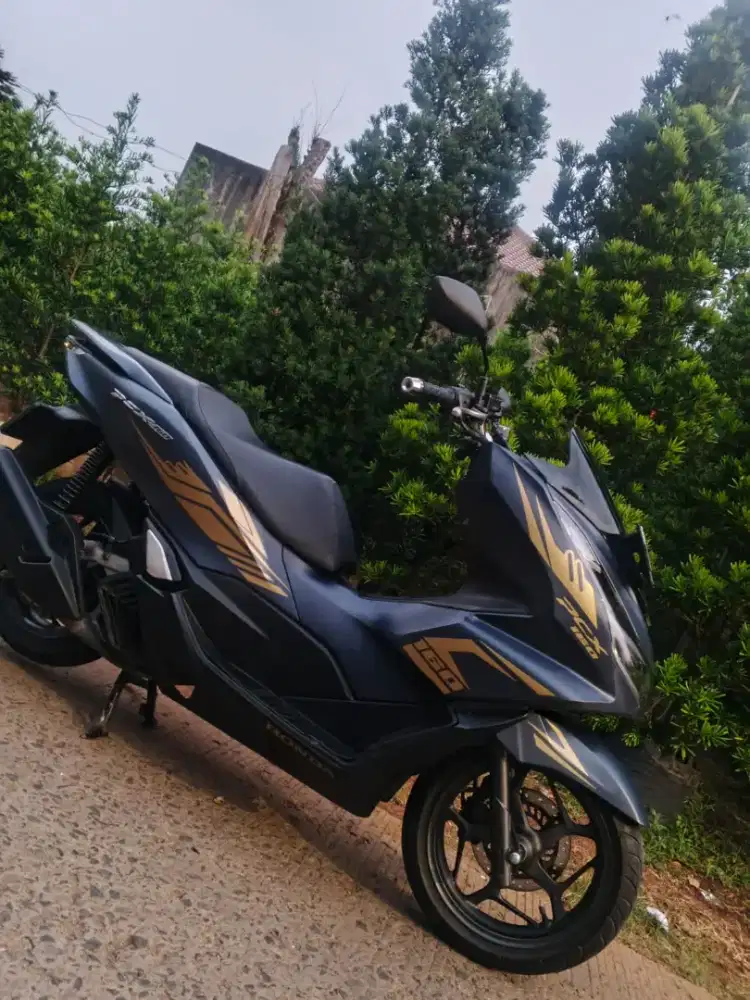 Honda PCX 2024 warna Biru