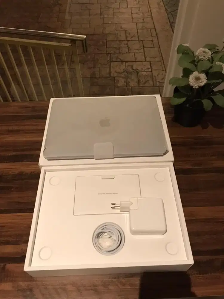 Macbook Pro 15 ibox i7 16GB 256GB 2019 Like New