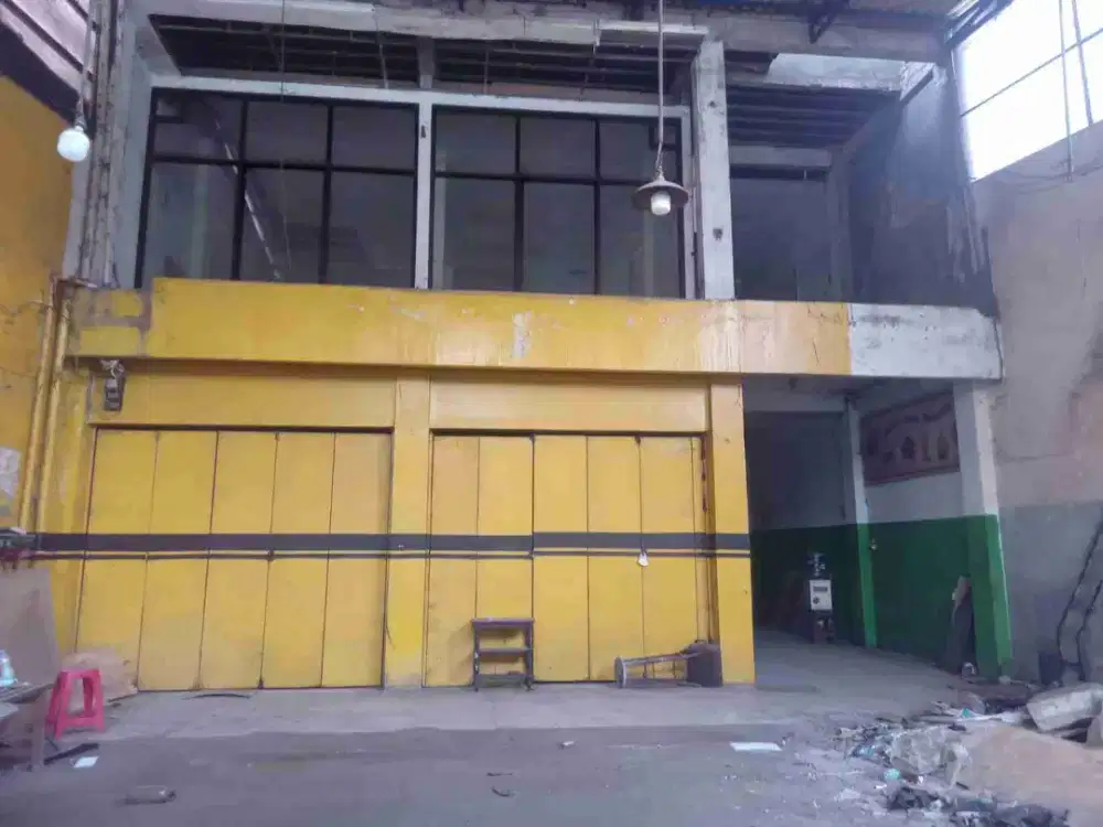 Dijual cepat Ruko di Kaliabang nagka
LT.  10m x 30m ( 300m2)
LB.  546 m2. (  3 lantai + rofftop..)
Sertifikat SHM + IMB 
Harga 5.8 M nego ada bekas warteg kharisma bahari udh di hancurin  sedikit tapi bisa buka buat rumah makan dan warung sembako kalau ad