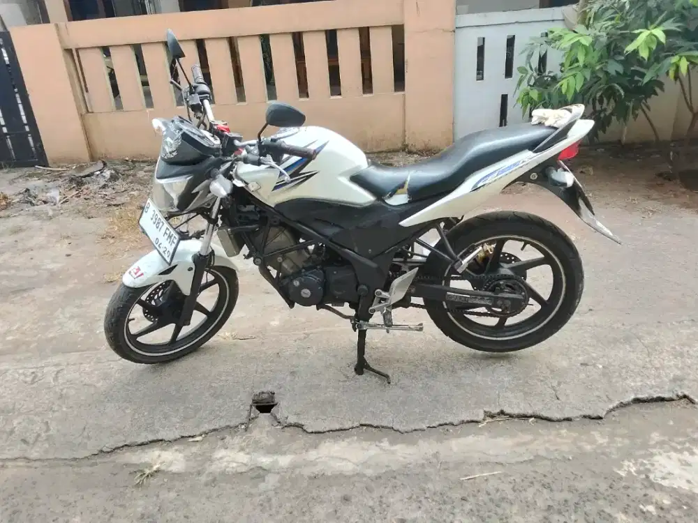 cb 150 r 2013 old