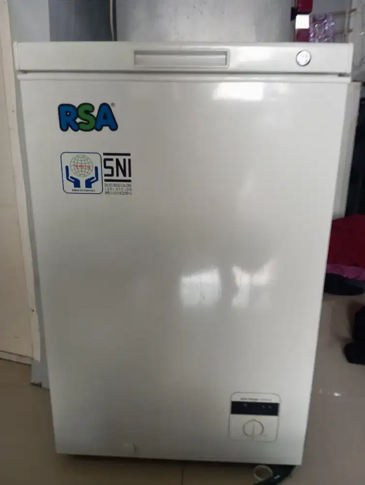 Lemari freezer Rsa Cf 110