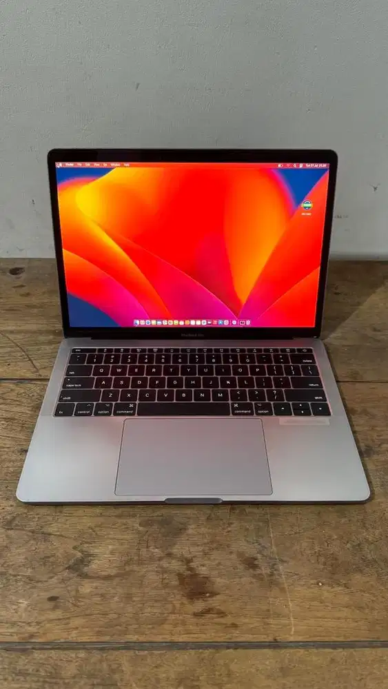 Macbook Pro 13 Inch 2017 i5 8gb/128gb