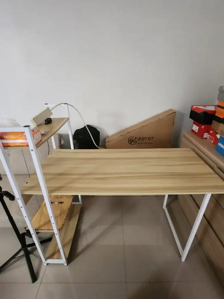 Meja kerja / meja belajar