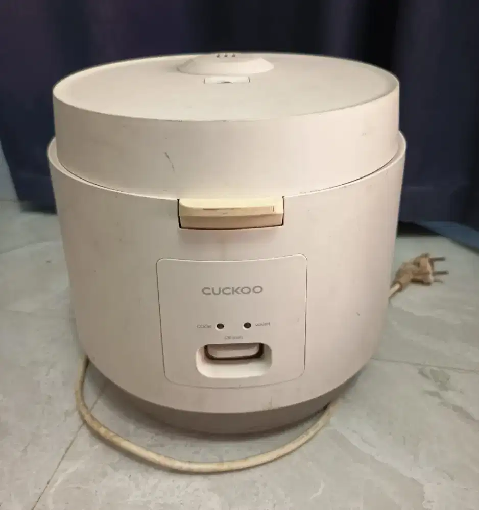 CUCKOO Rice Cooker/Magic Com 1.8 Liter Low Watt.