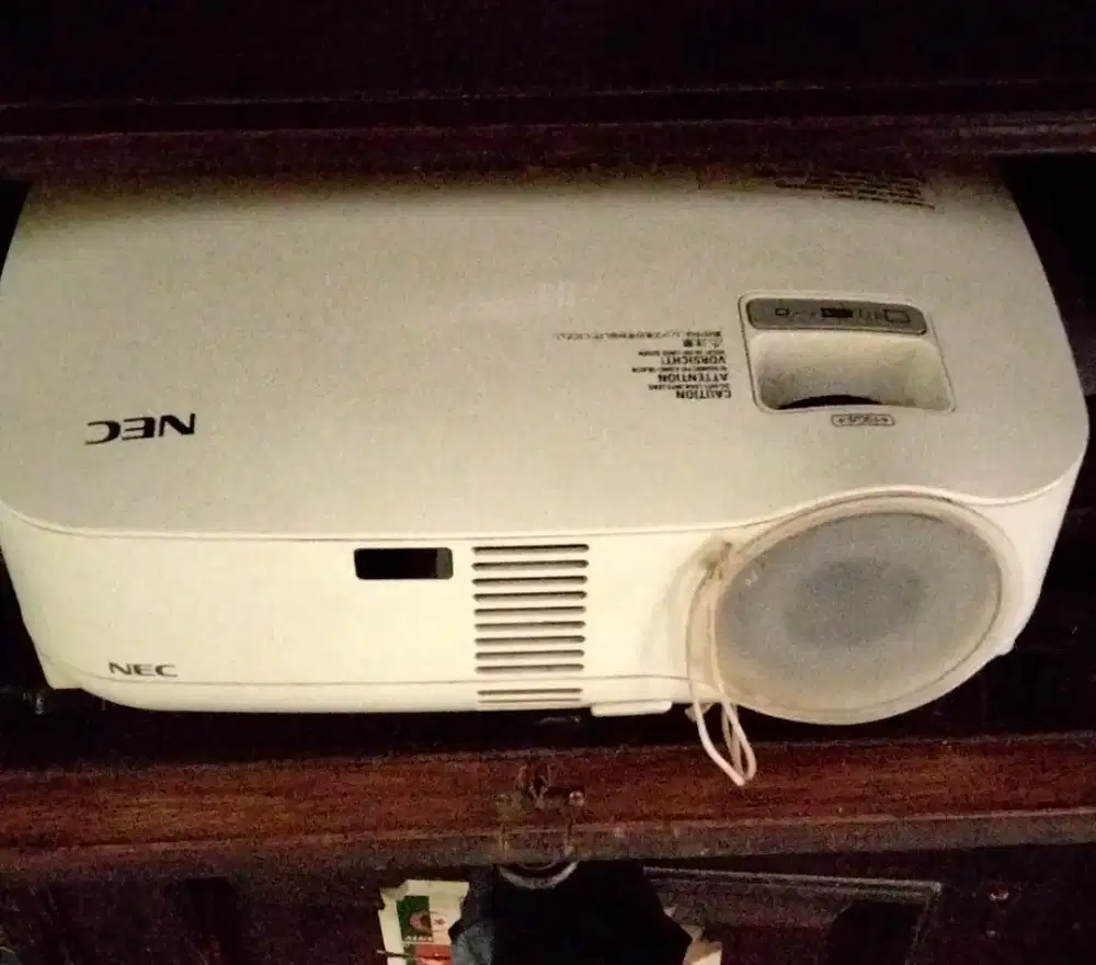 Proyektor nec  tipe Vt49
