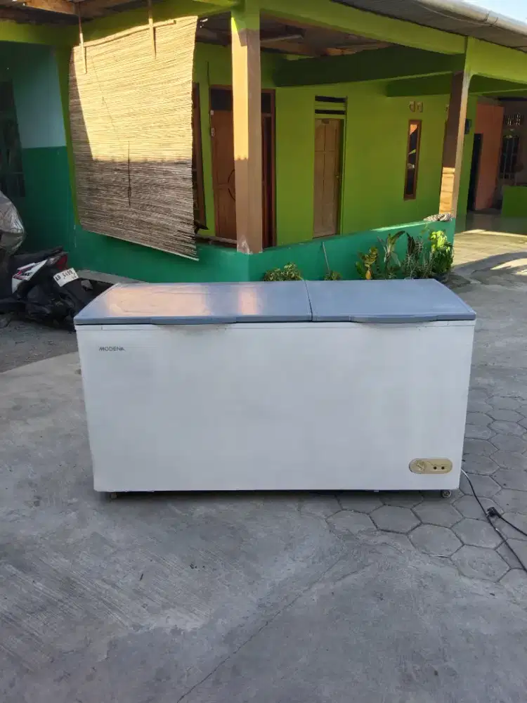 Freezer Box 600 liter dijual cepat hari ini