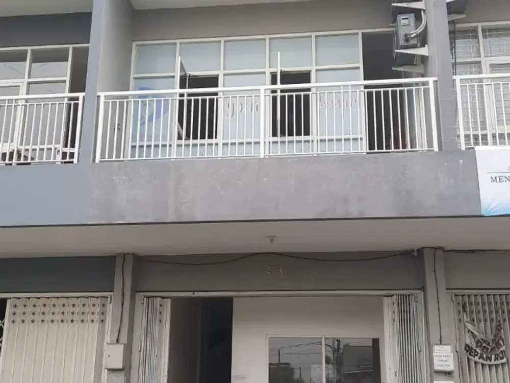 Disewakan Ruko 3 Lantai Jalan Raya Dian Istana Wiyung Surabaya Barat