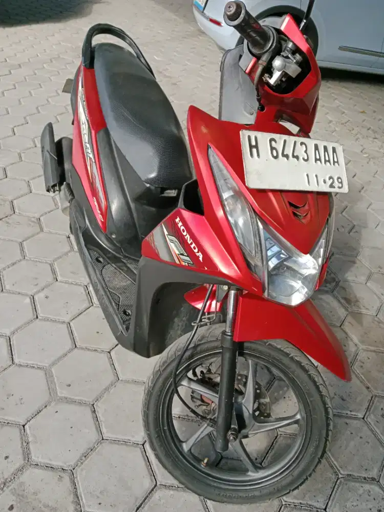 Dijual Honda Beat Matic PGM - FI 2014 Merah Original Istimewaa
