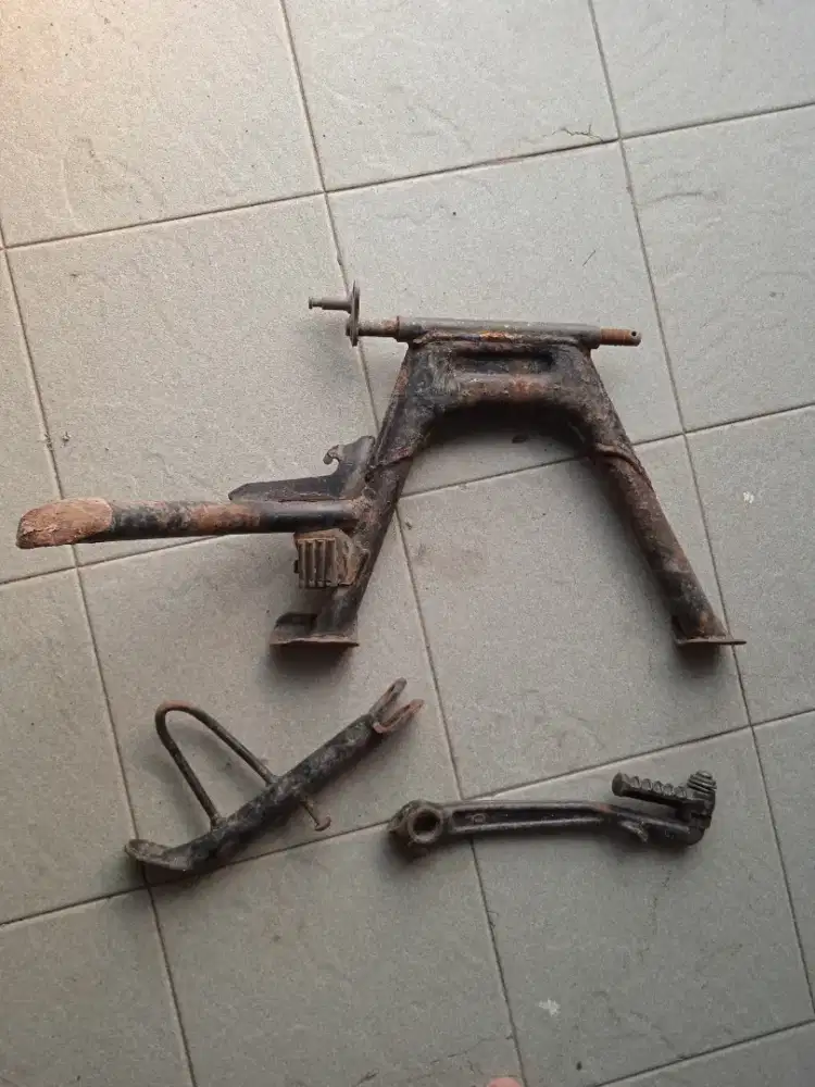 Standar 1 dan 2  Honda Genio dan kick starter
