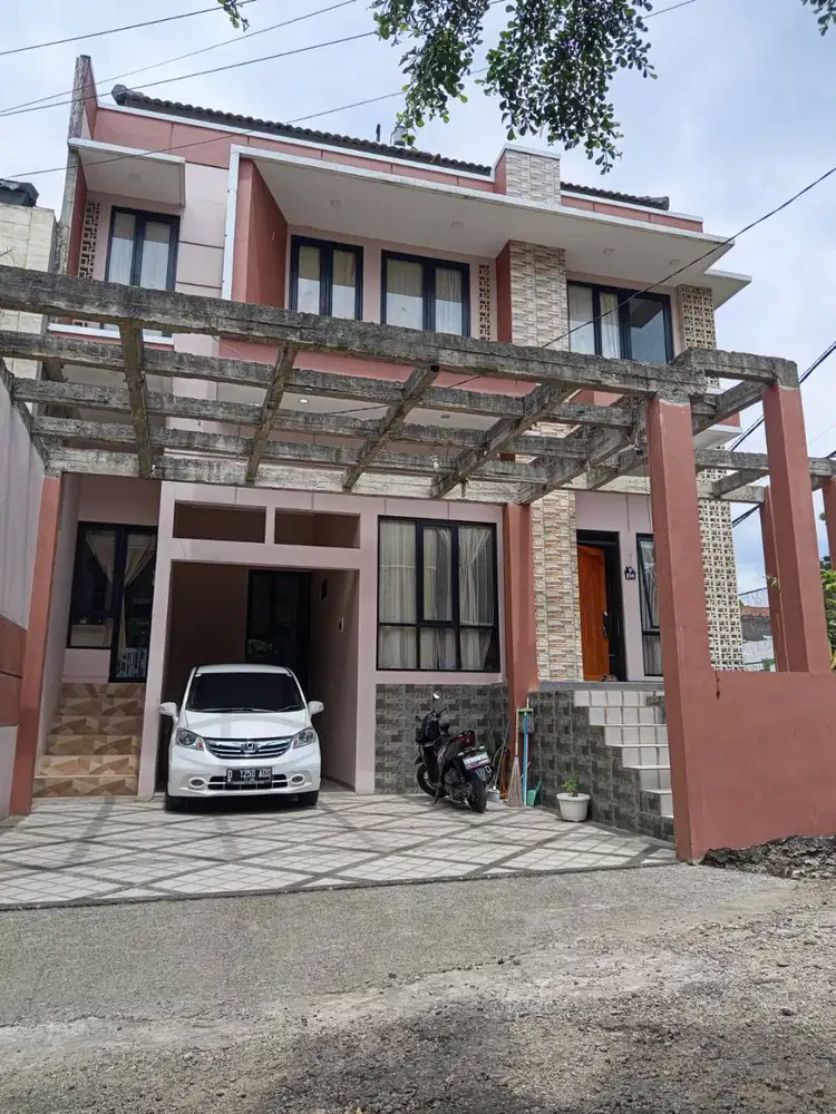 Muraah, BU !! Rumah Lux Minimalis 2 Lantai Dlm Komplek Area Jatihandap