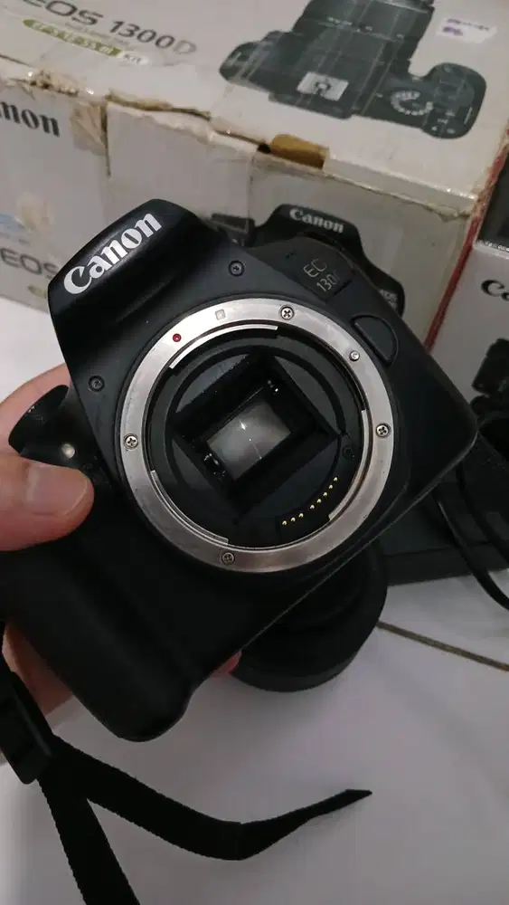 Kamera Canon 1300D Body Only (Dengan Lensa Kit)
