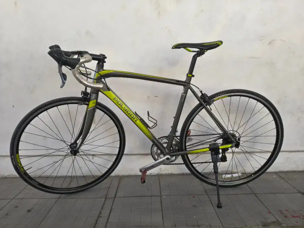 Roadbike/sepeda balap Polygon strattos S2 3