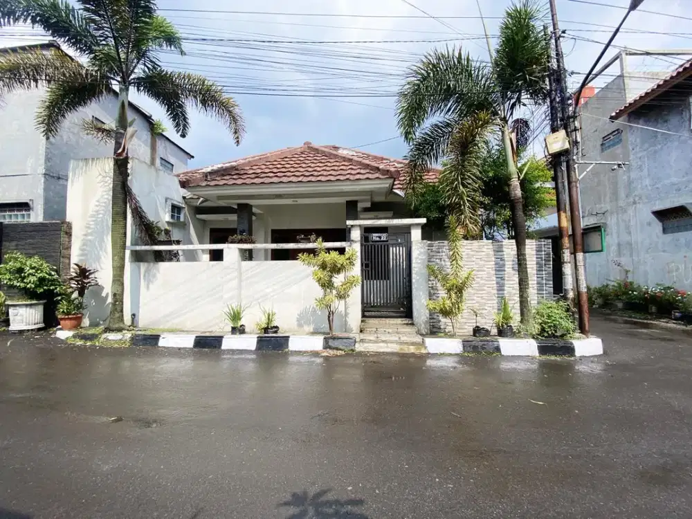 Disewakan Rumah Lingkungan Aman Nyaman Siap Huni Lokasi di Komplek Perkebunan Bandung