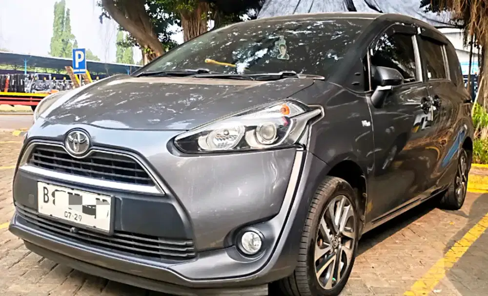 Dijual Toyota Sienta Grey Metallic V Tahun 2019 Low KM Full Upgrade