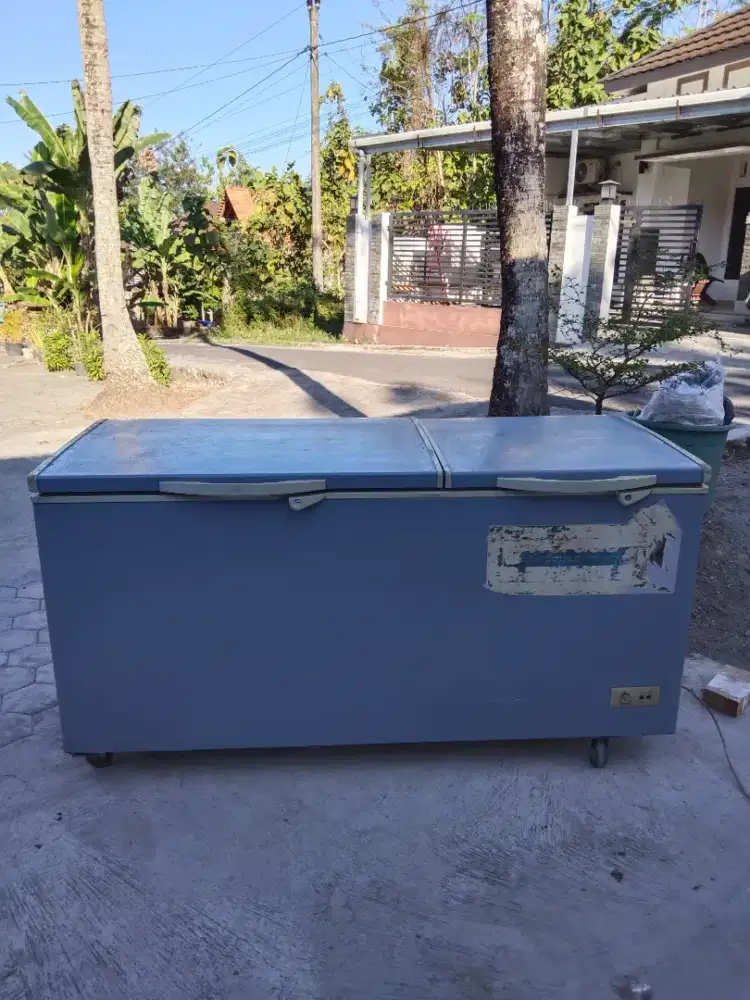 Freezer box 600 liter dijual 4 juta