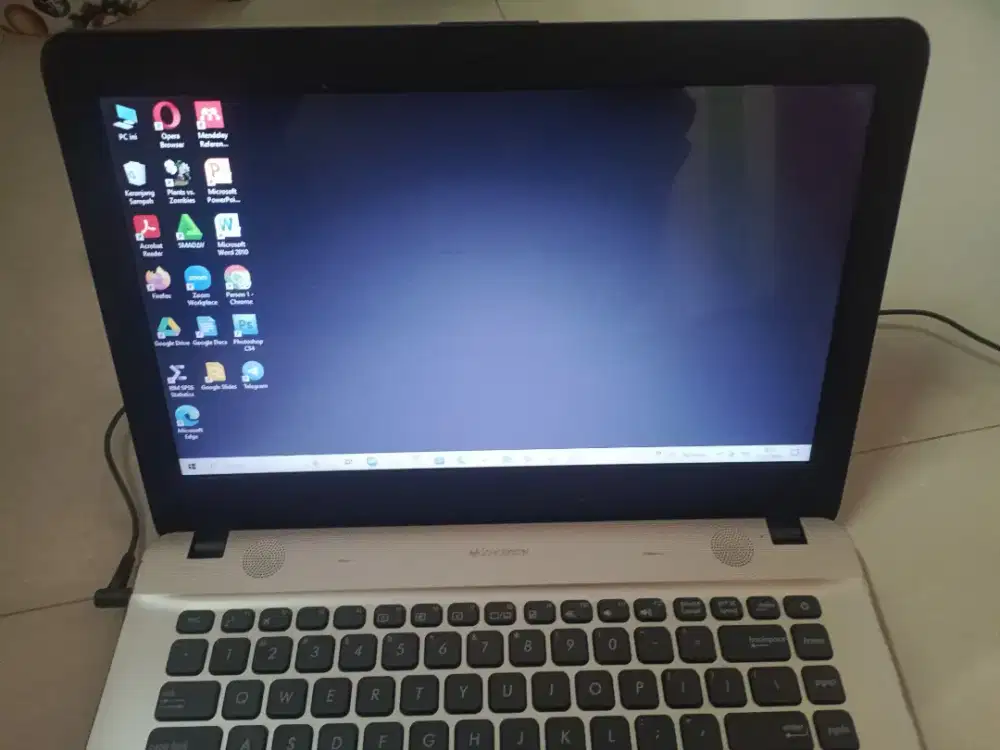Asus X441U, Windows 10,Intel Core i3-6006U dan penyimpanan HDD 1TB.