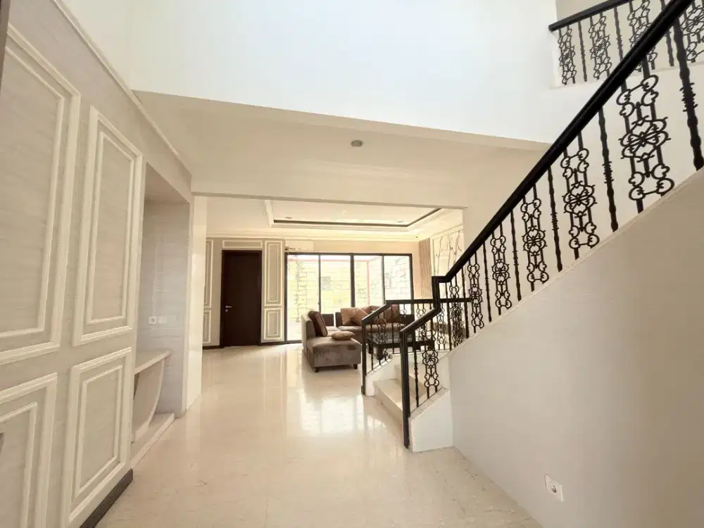 Mewah!! Rumah Premium Luas 200M BSD City di Jadeite De Park Semi Furnished With Pool Inside