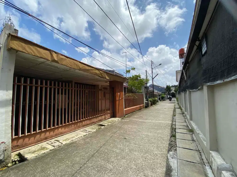Jual Rumah Tua Hitung Tanah 245m2 di Rawamangun dekat jalan kaki ke Jl Pemuda