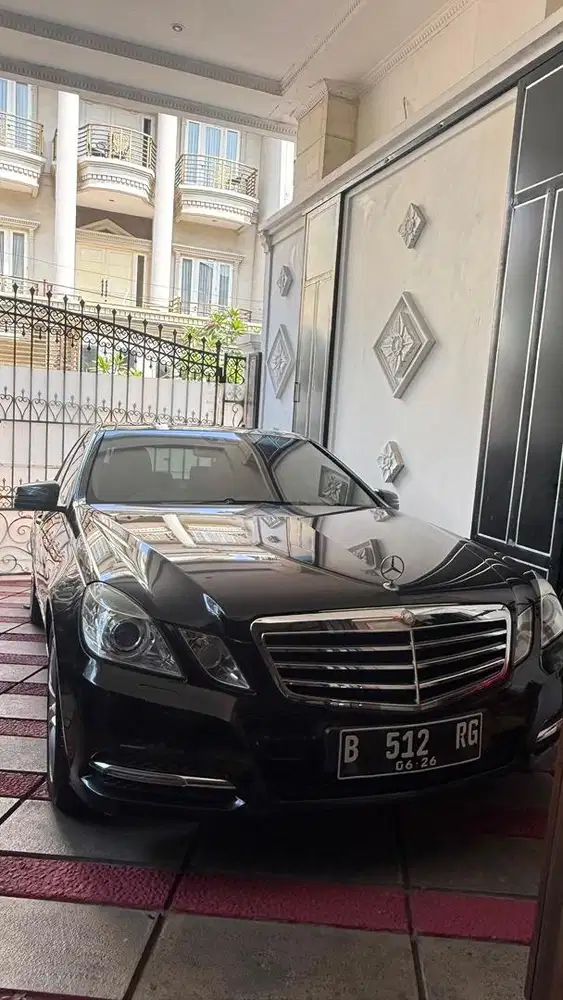 MERCEDEZ BENZ E300 2011