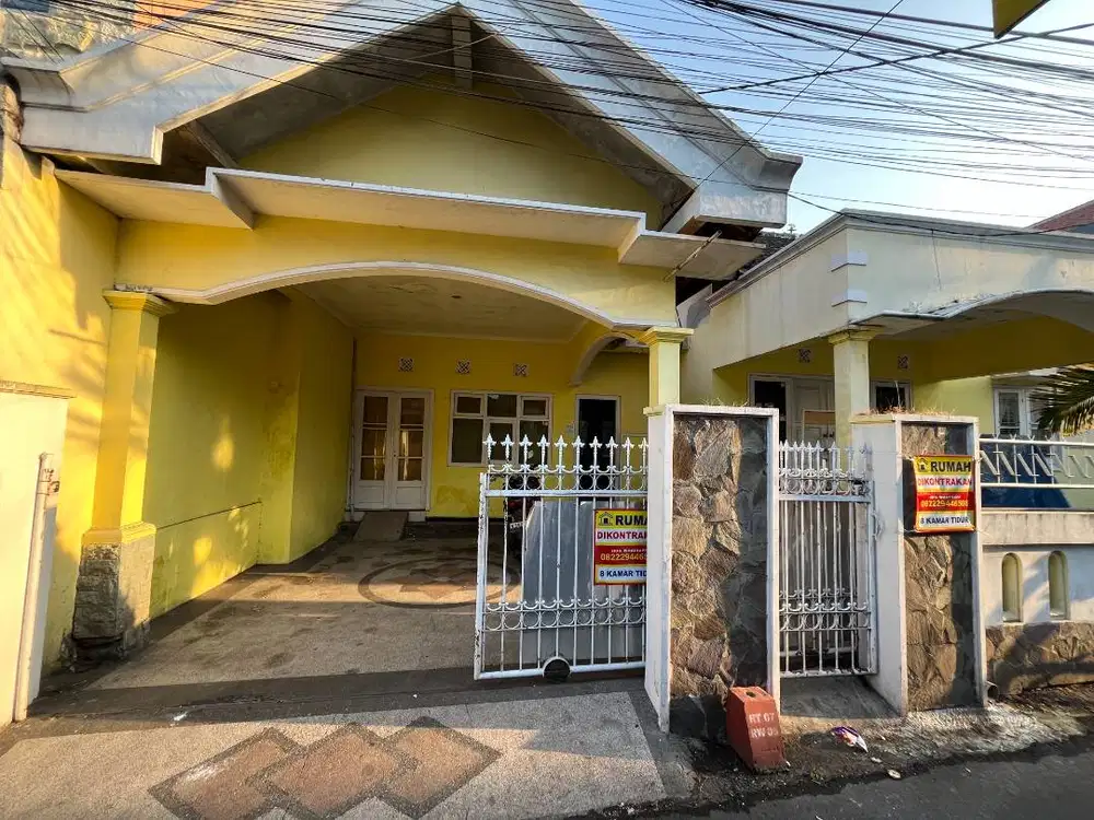 Dikontrakan Rumah Strategis Kota Malang 8 Kamar Tidur