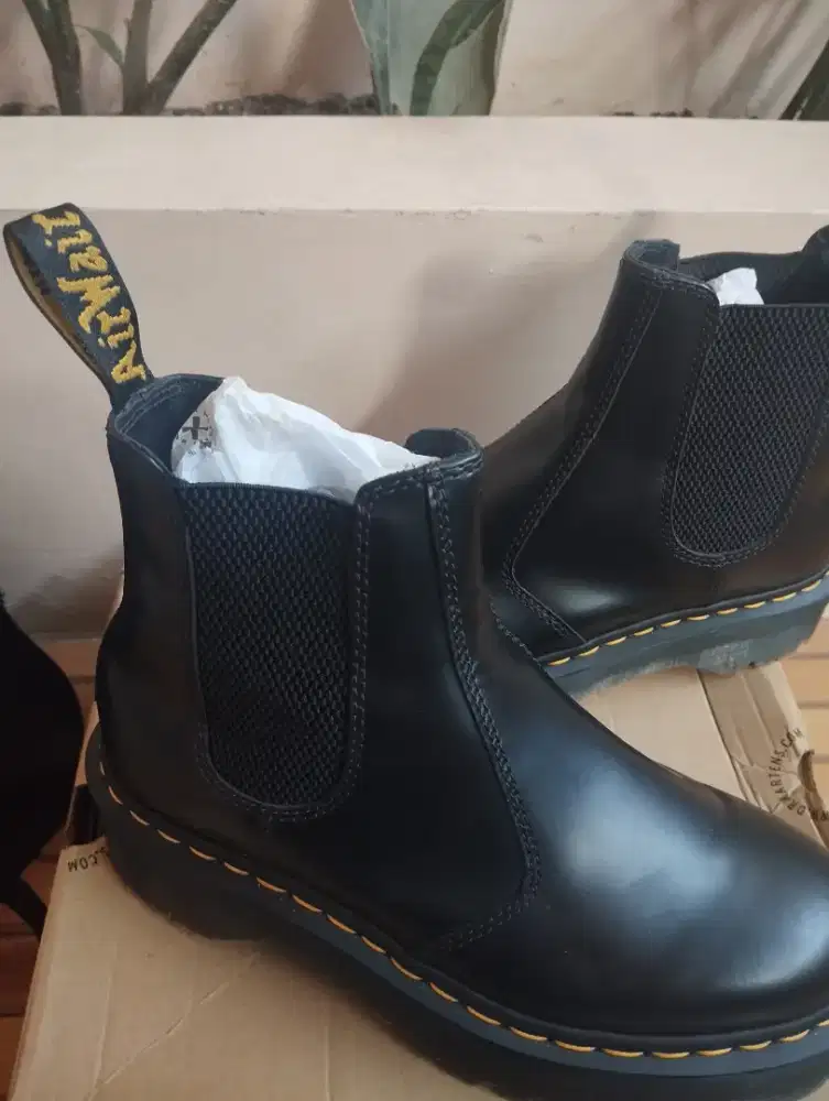 Dijual Dr Martens Chelsea 2976 black smooth •
Original