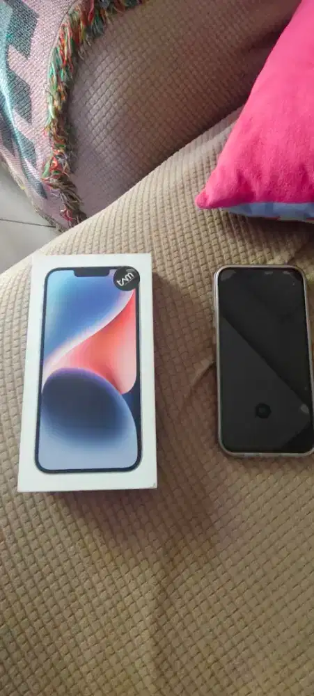 Iphone basic 14 128 ibox garansi on kyk baru
