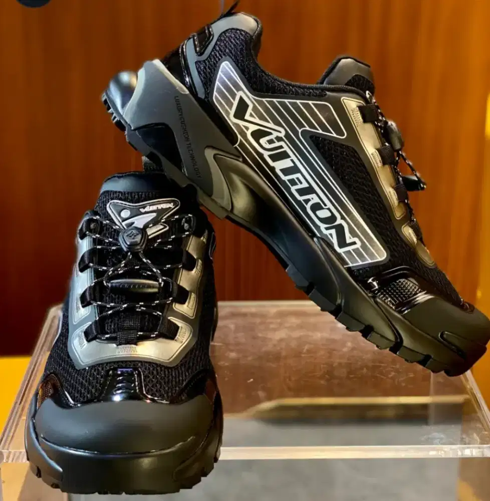 SEPATU MODEL KEREN DAN MEWAH LV LOUIS VUITTON RUNNER TATIC HITAM 41
