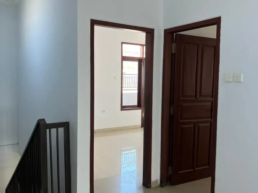 Dijual Ruko / Gedung Komersial 3 Lantai 7,5 M di Jl. Pulau Buton Denpasar – Prime Area Dekat Level 21 & UNUD