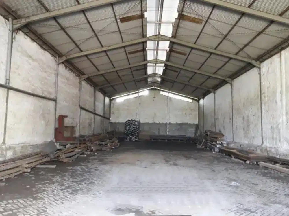 Gudang Tambak Osowilangun Atap galvalum | Lantai paving - Cocok untuk gudang, distribusi, atau industri ringan