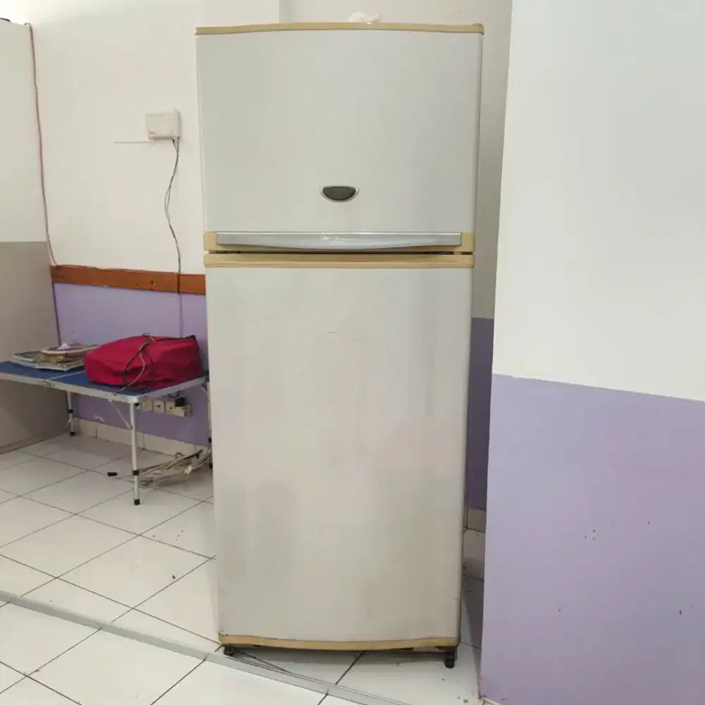Kulkas sharp kondisi istimewa