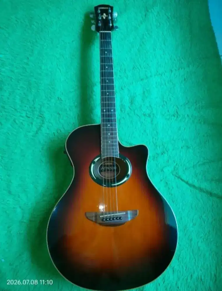 Gitar akustik merek yamaha