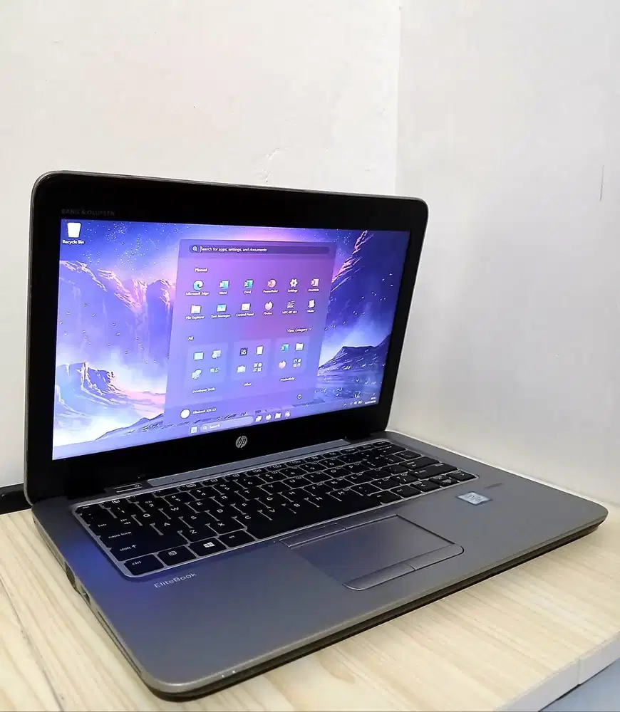 Elitebook 820 G3 i5-6300U | 8/256GB DDR4 SSD | HP Setara Thinkpad X260