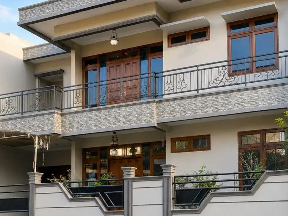 Dijual Rumah Bagus Rapih 2 Lantai Lokasi Strategis Dekat Summarecon Mall Bekasi di Bekasi Lr 18577