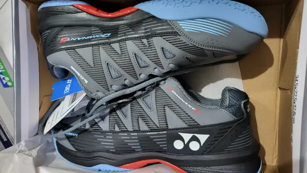 Sepatu badminthon merk Yonex original ukuran 44